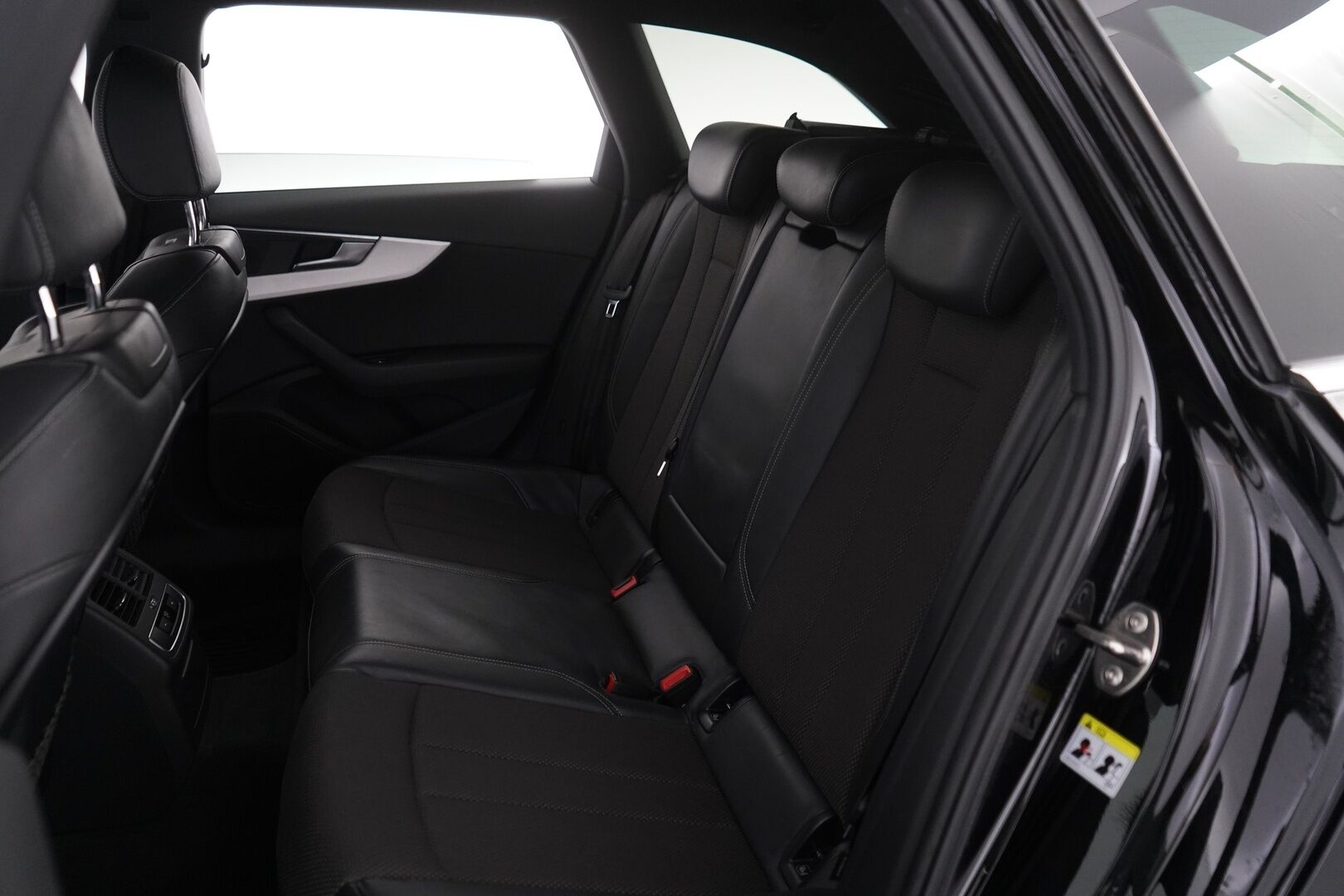 Audi A4 2016 Avant Business Sport 2,0 TDI 140 kW quattro S tronic *Webasto / ACC / S-Line* - Kahdet vanteet / S-Line / Neliveto - HULLU BLACKWEEK KORKOTARJOUS 2,49%