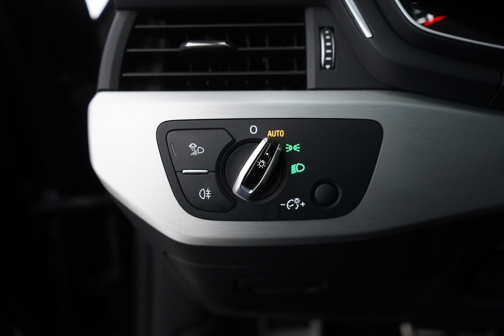 Audi A4 2016 Avant Business Sport 2,0 TDI 140 kW quattro S tronic *Webasto / ACC / S-Line* - Kahdet vanteet / S-Line / Neliveto - HULLU BLACKWEEK KORKOTARJOUS 2,49%