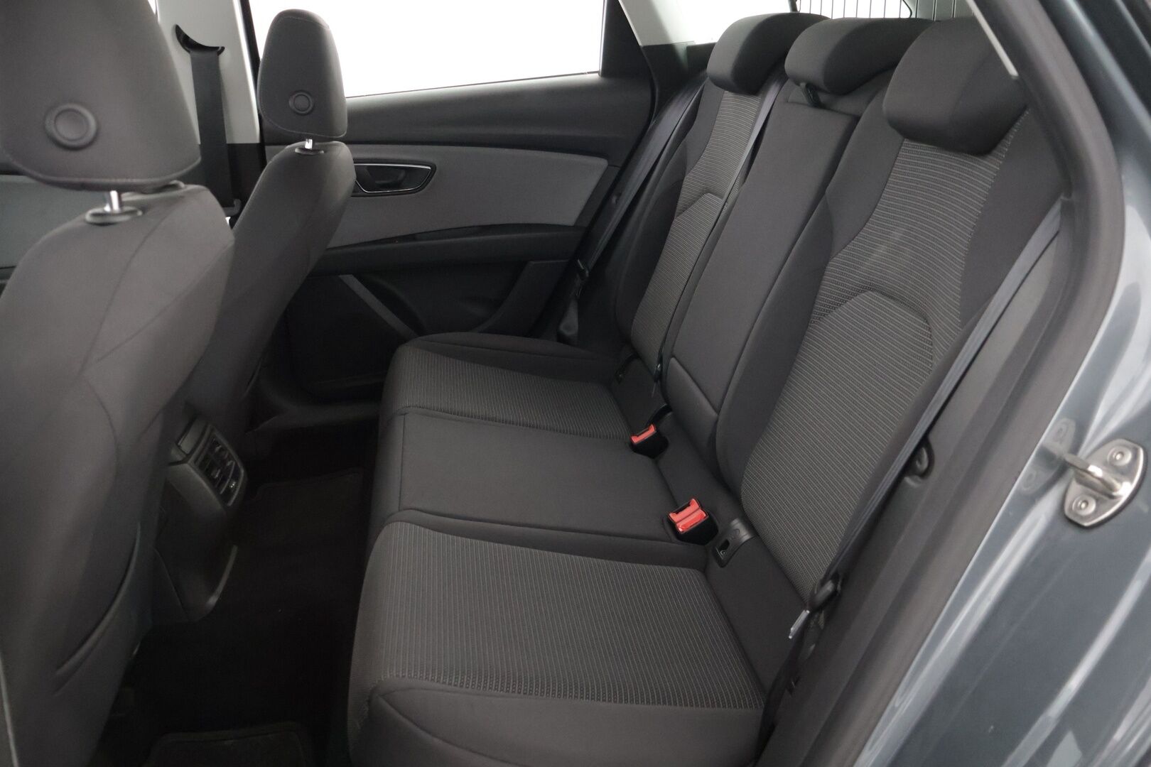 Seat Leon ST 2017 1,0 TSI 115 Ecomotive Style Business DSG - *Suomi-auto / Lohkolämmitin sisäpistokkeella / LED-ajovalot / Vetokoukku / Navigointi / Vakkari / 2x renkaat alumiinivantein*