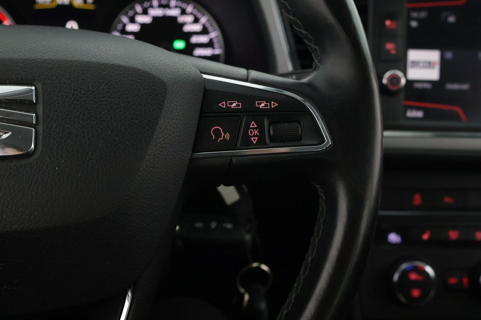 Seat Leon ST 2017 1,0 TSI 115 Ecomotive Style Business DSG - *Suomi-auto / Lohkolämmitin sisäpistokkeella / LED-ajovalot / Vetokoukku / Navigointi / Vakkari / 2x renkaat alumiinivantein*