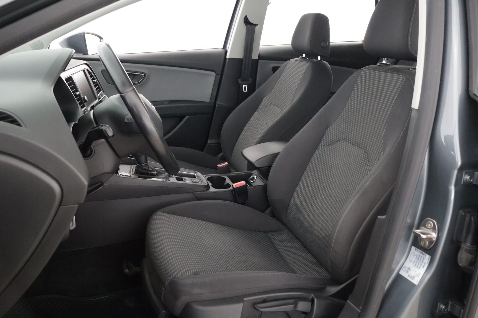 Seat Leon ST 2017 1,0 TSI 115 Ecomotive Style Business DSG - *Suomi-auto / Lohkolämmitin sisäpistokkeella / LED-ajovalot / Vetokoukku / Navigointi / Vakkari / 2x renkaat alumiinivantein*