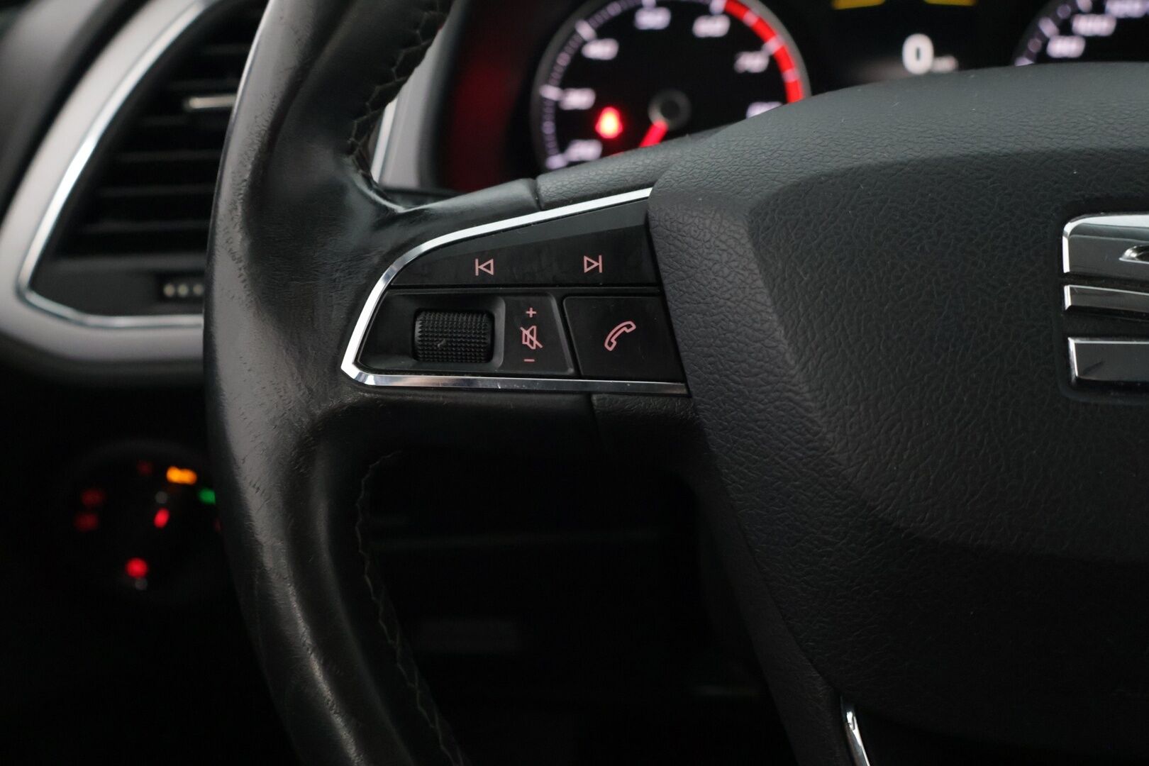 Seat Leon ST 2017 1,0 TSI 115 Ecomotive Style Business DSG - *Suomi-auto / Lohkolämmitin sisäpistokkeella / LED-ajovalot / Vetokoukku / Navigointi / Vakkari / 2x renkaat alumiinivantein*