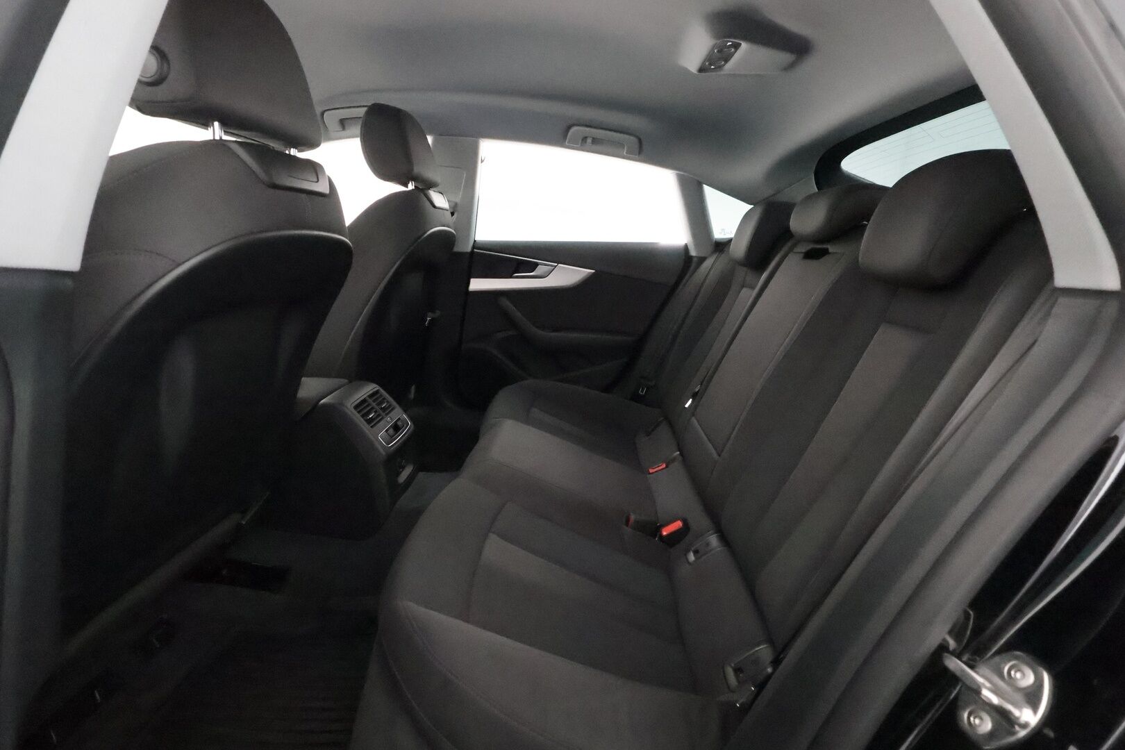 Audi A5 2018 Sportback Business Sport Comfort Edition 1,4 TFSI 110 kW **Webasto / Koukku / Matrix-LED / P.Tutkat / Sporttipenkit** - Sisätilanlämmitin / 3-Aluienen AC / Apple&Android / 2x Renkaat