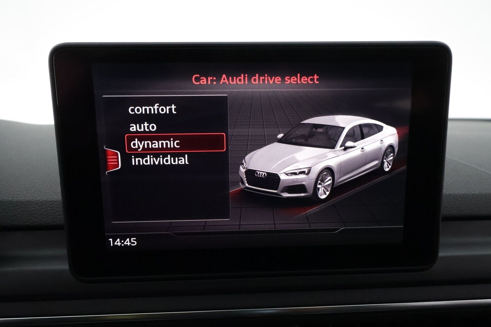 Audi A5 2018 Sportback Business Sport Comfort Edition 1,4 TFSI 110 kW **Webasto / Koukku / Matrix-LED / P.Tutkat / Sporttipenkit** - Sisätilanlämmitin / 3-Aluienen AC / Apple&Android / 2x Renkaat