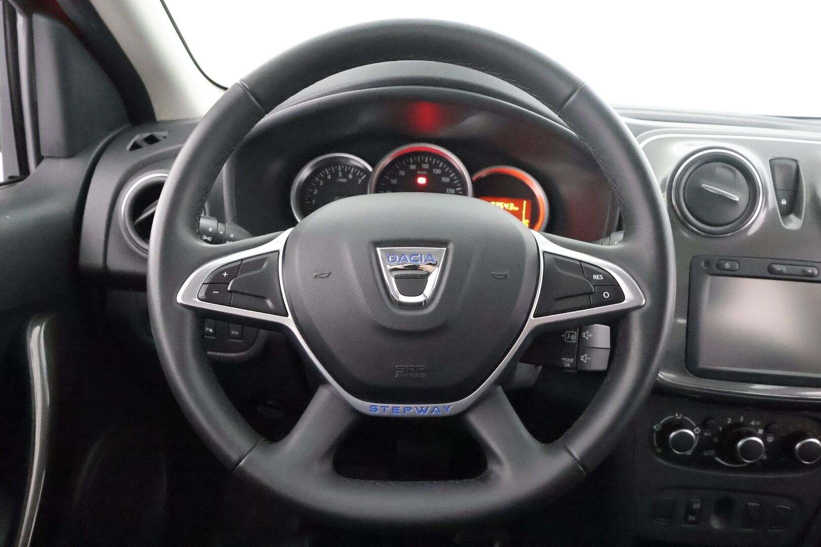 Dacia Sandero 2017 Stepway TCe 90 Easy-R - | Vakkari | Bluetooth | P.tutka | Ilmastointi | Penkinlämmittimet | 2x renkaat aluin | Merkkihuollot | Suomiauto | 