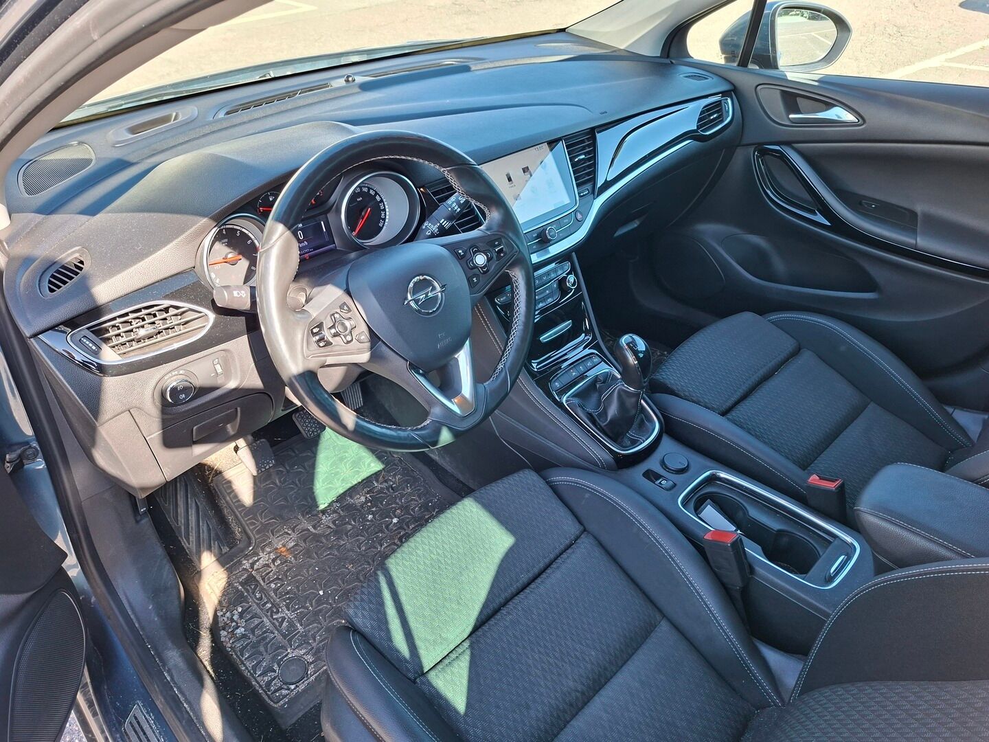 Opel Astra 2017 Sports Tourer Innovation 1,0 Turbo Start/Stop 77kW MT5 - Suomiauto | Peruutuskamera | Vetokoukku | Puolinahka urheiluistuimet | Blis | Adapt.LED | Keyless | Ratinlämmitin | Juuri saapunut!
