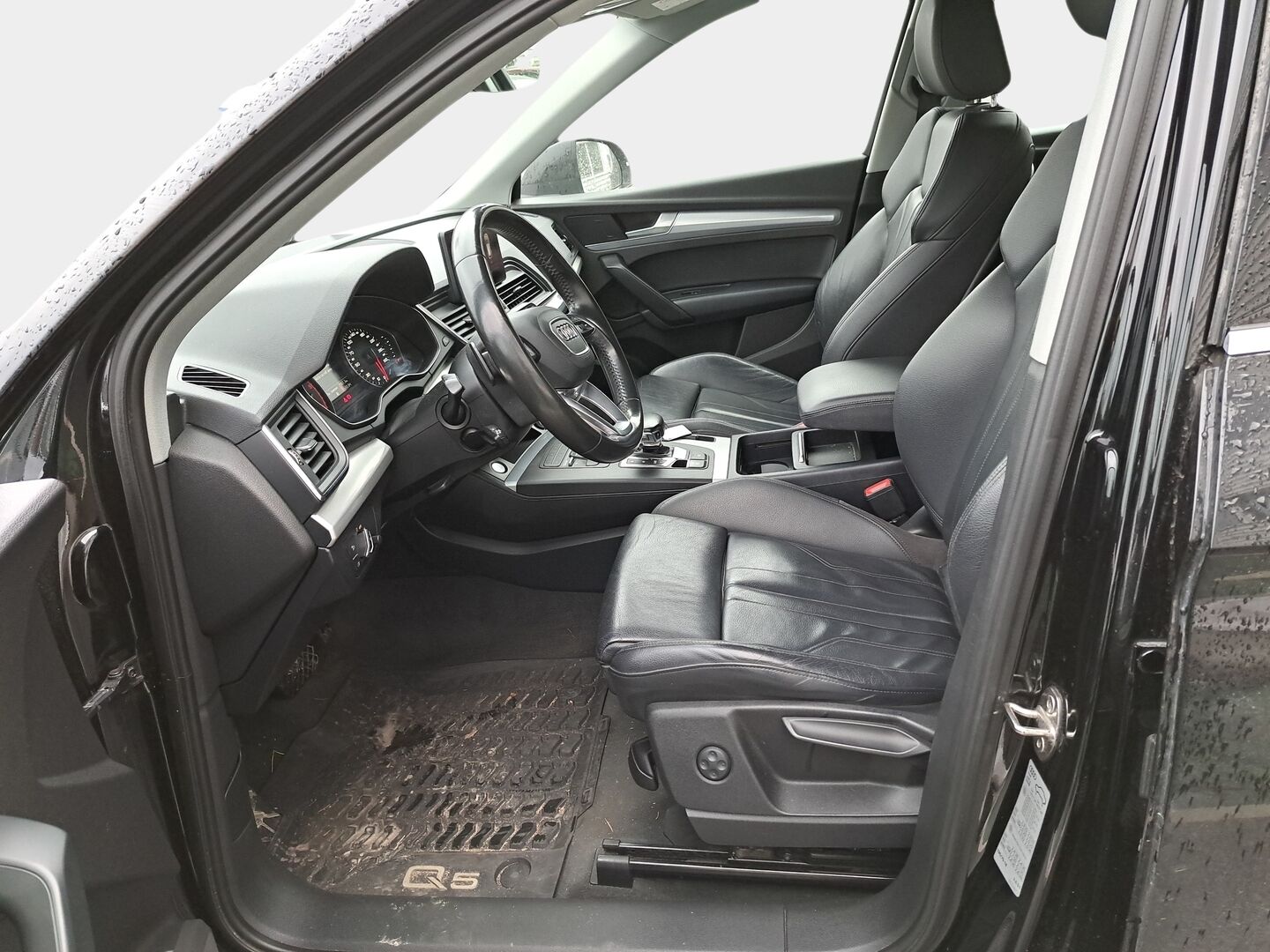 Audi Q5 2017 Business Sport 2,0 TDI 140 kW quattro S tronic * Webasto / Vetokoukku / Nahkasisusta / Sporttipenkit / Audi Sound System - Suomiauto / Jakopää tehty / Juuri tullut Tampereelle!