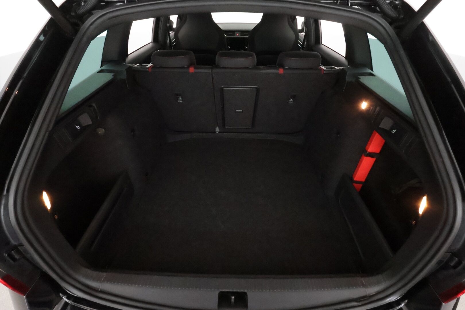 Skoda Octavia 2018 Combi 2,0 TDI 184 4x4 RS DSG *Adapt.vakkari / Webasto / Koukku / LED / Keyless / P.kamera* - Suomi-auto / Merkkihuollettu / Winter-paketti