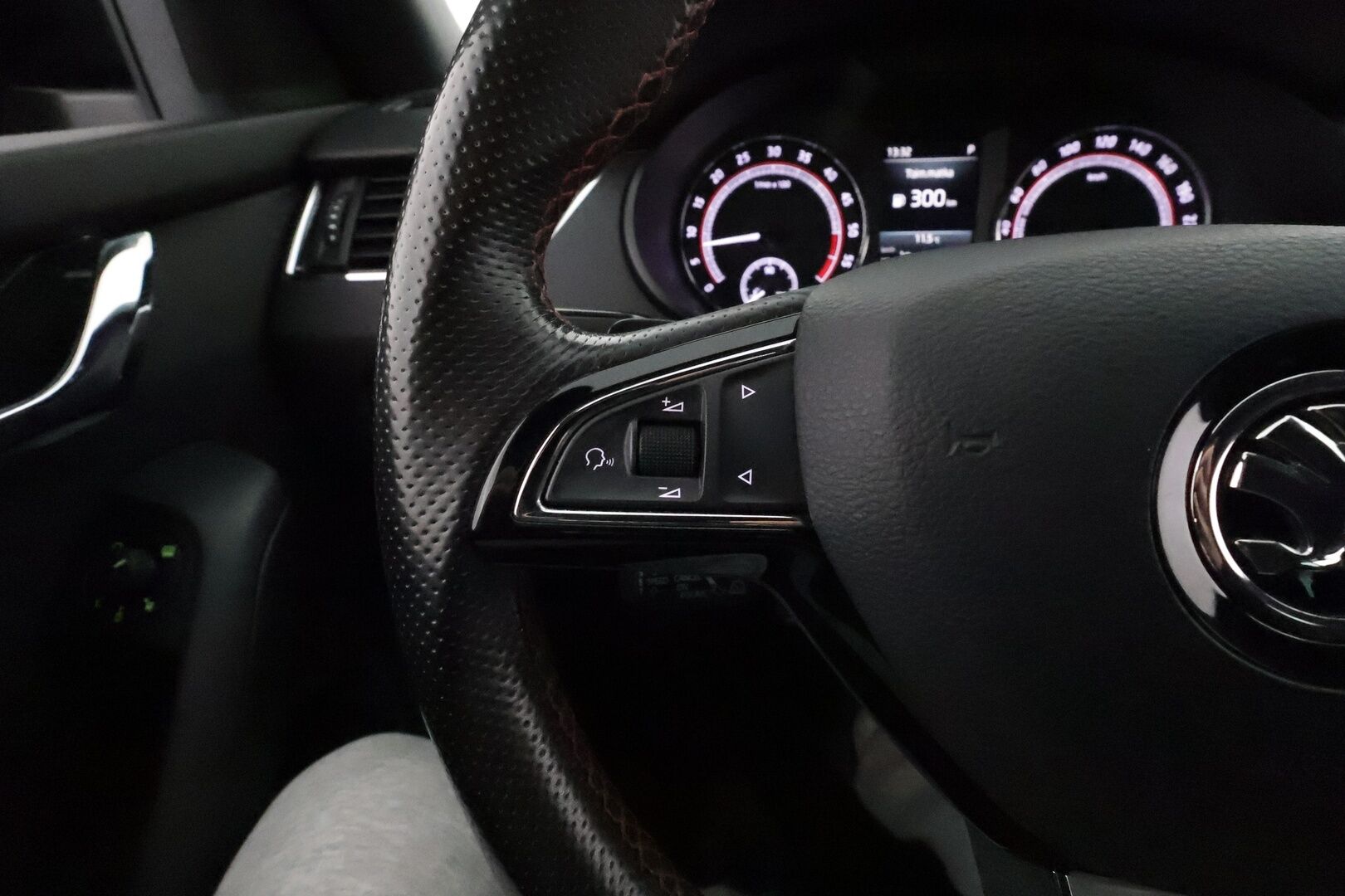 Skoda Octavia 2018 Combi 2,0 TDI 184 4x4 RS DSG *Adapt.vakkari / Webasto / Koukku / LED / Keyless / P.kamera* - Suomi-auto / Merkkihuollettu / Winter-paketti