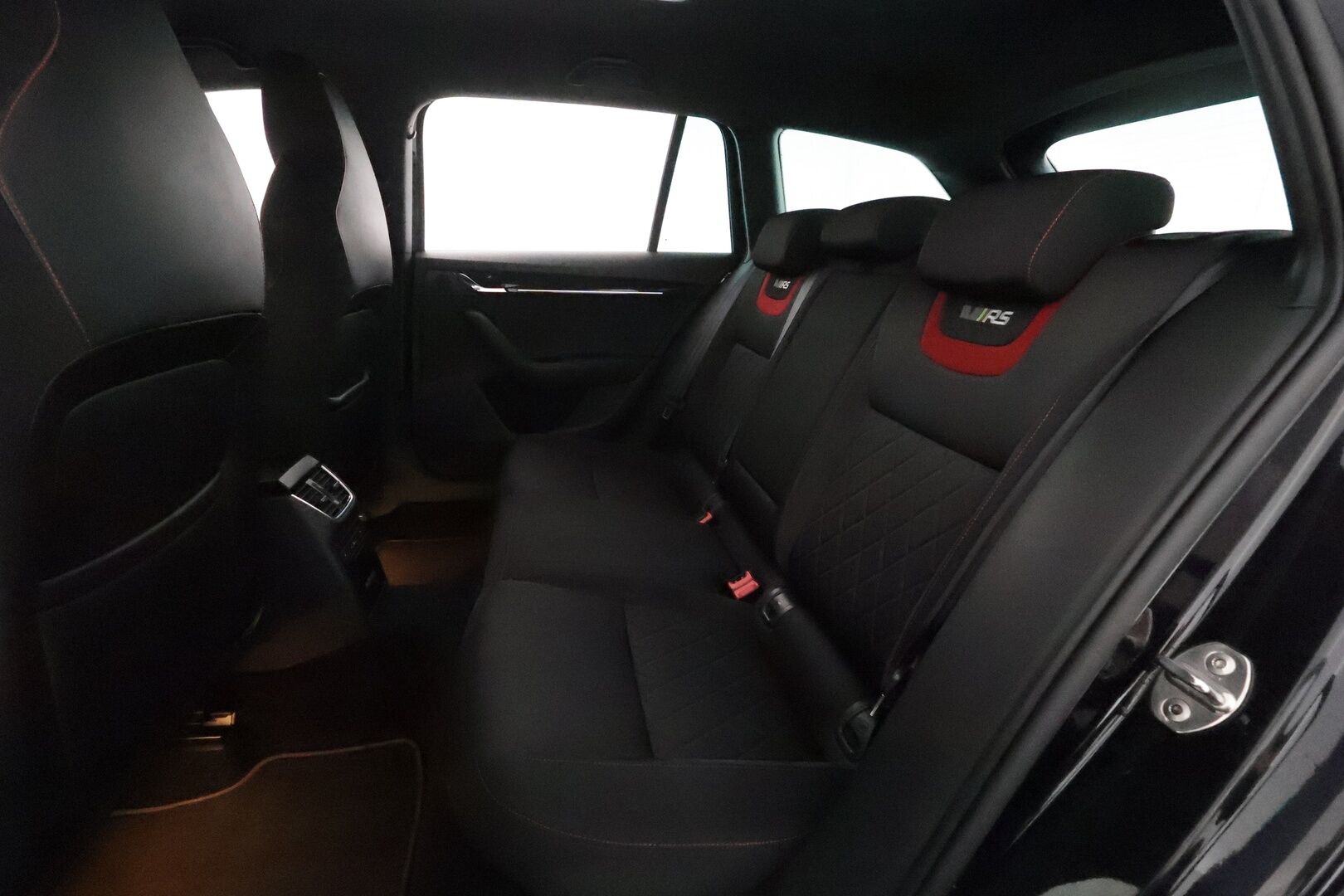 Skoda Octavia 2018 Combi 2,0 TDI 184 4x4 RS DSG *Adapt.vakkari / Webasto / Koukku / LED / Keyless / P.kamera* - Suomi-auto / Merkkihuollettu / Winter-paketti