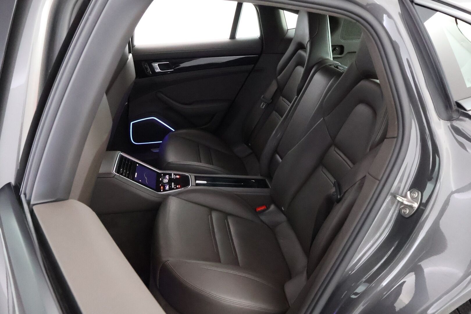 Porsche Panamera 2017 4 E-Hybrid * Adapt.Vakkari / Sport Chrono / HiFi / Imuovet / Nelipyöräohjaus / Matrix LED / Supervarusteet! - Hyvin huollettu / 2x Renkaat aluvantein / Juuri tullut Tampereelle! - HULLUT JOULUT KORKOTARJOUS 2,49% 