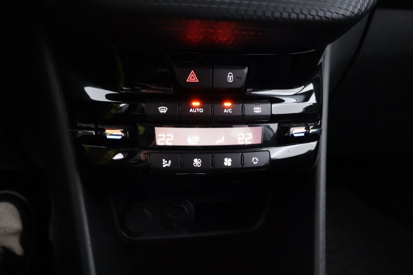 Peugeot 208 2016 Allure VTi 82 5-ov ETG Automaatti *MYYDÄÄN HUUTOKAUPAT.COM* - Myydään huutokaupat.com