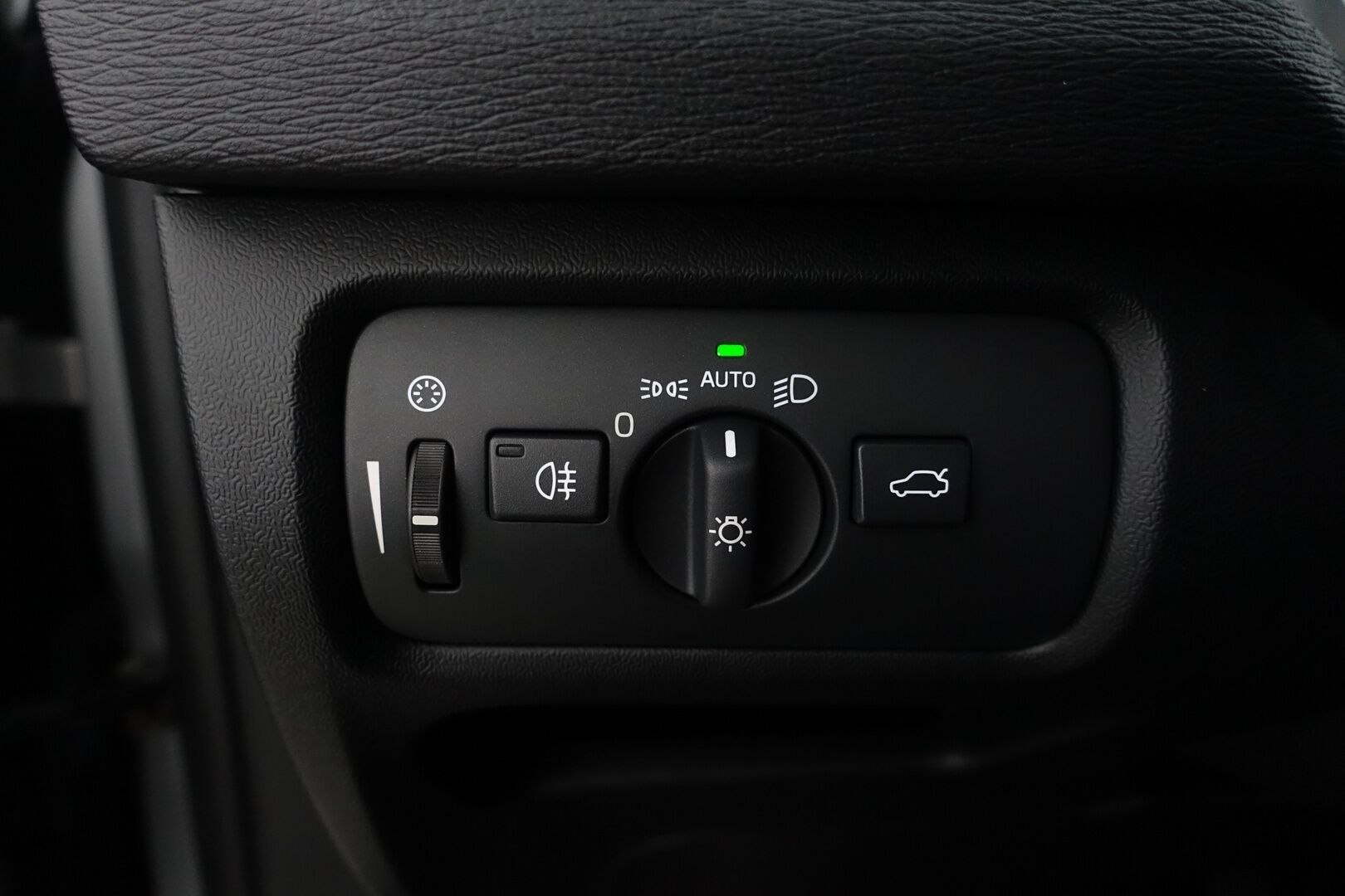 Volvo V40 2016 D2 Business aut - | Suomi-auto | Juuri katsastettu! | Webasto | Active-Xenon | Sensus High Performance Audio | Digimittaristo | Vakkari | 