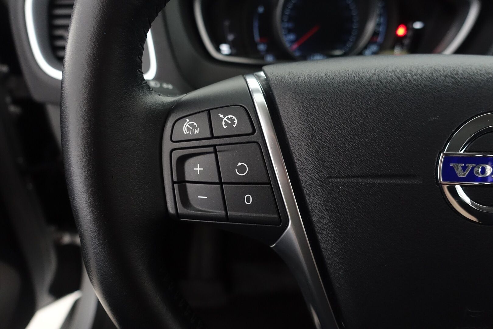 Volvo V40 2016 D2 Business aut - | Suomi-auto | Juuri katsastettu! | Webasto | Active-Xenon | Sensus High Performance Audio | Digimittaristo | Vakkari | 