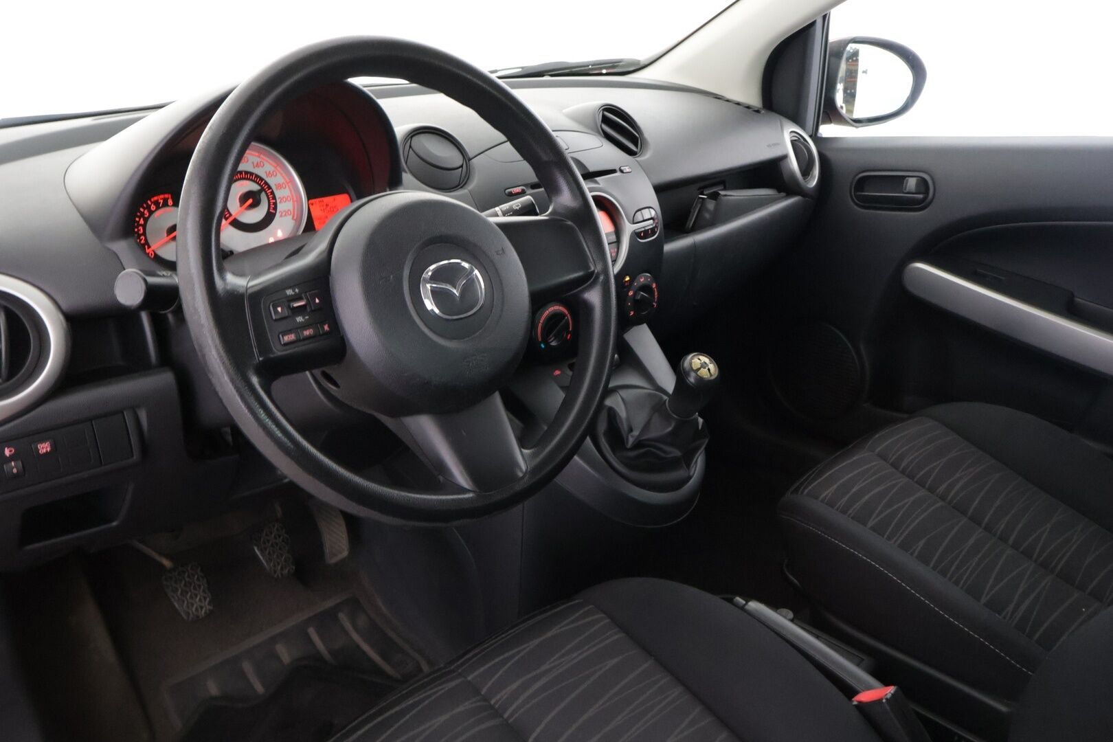Mazda Mazda2 2008 1,3 Elegance DSC 5MT 5ov Z03 - MYYDÄÄN HUUTOKAUPAT.COM