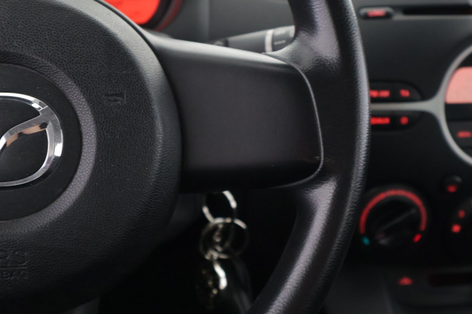 Mazda Mazda2 2008 1,3 Elegance DSC 5MT 5ov Z03 - MYYDÄÄN HUUTOKAUPAT.COM