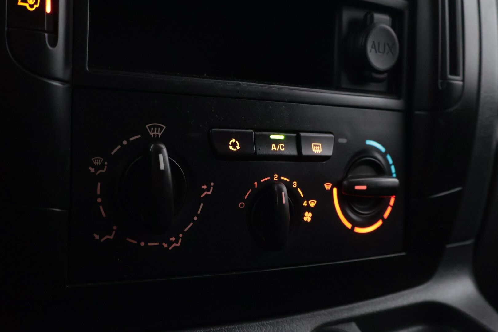 Toyota Proace 2014 L1H1 2,0 D 128 Active *ALV / Pa-lämmitin / Vakkari / Koukku* - Erittäin hyvin huollettu / Jakohihna vaihdettu 2023 / Juuri tehty kytkinremontti