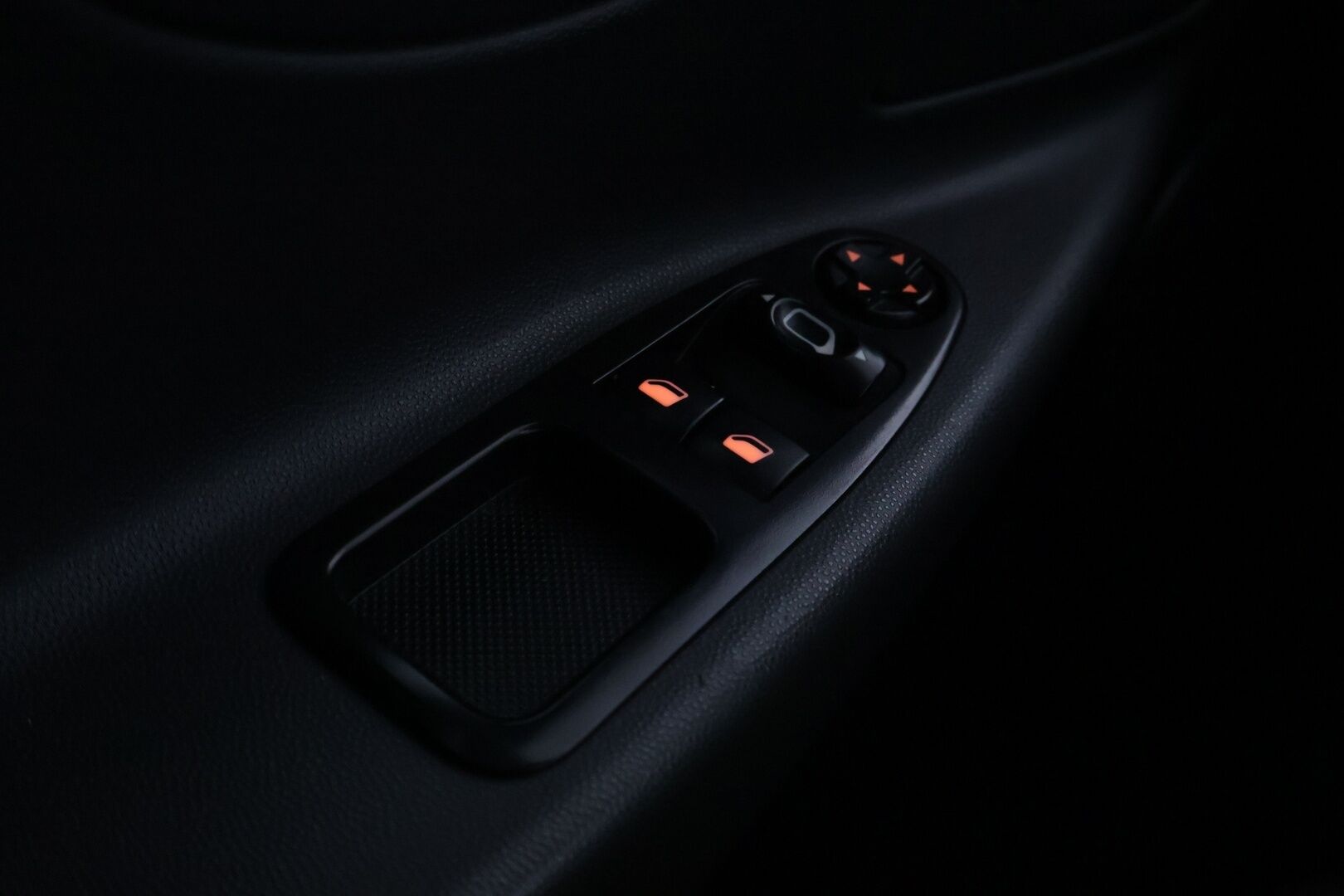 Toyota Proace 2014 L1H1 2,0 D 128 Active *ALV / Pa-lämmitin / Vakkari / Koukku* - Erittäin hyvin huollettu / Jakohihna vaihdettu 2023 / Juuri tehty kytkinremontti