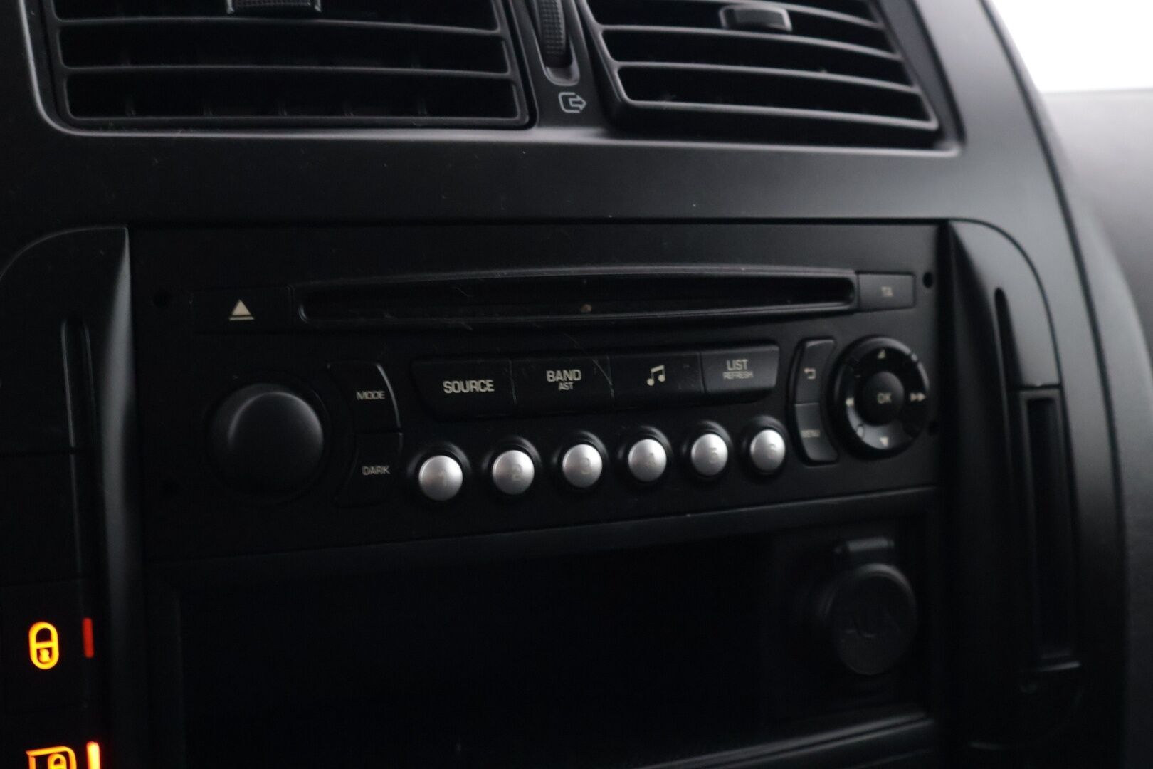 Toyota Proace 2014 L1H1 2,0 D 128 Active *ALV / Pa-lämmitin / Vakkari / Koukku* - Erittäin hyvin huollettu / Jakohihna vaihdettu 2023 / Juuri tehty kytkinremontti