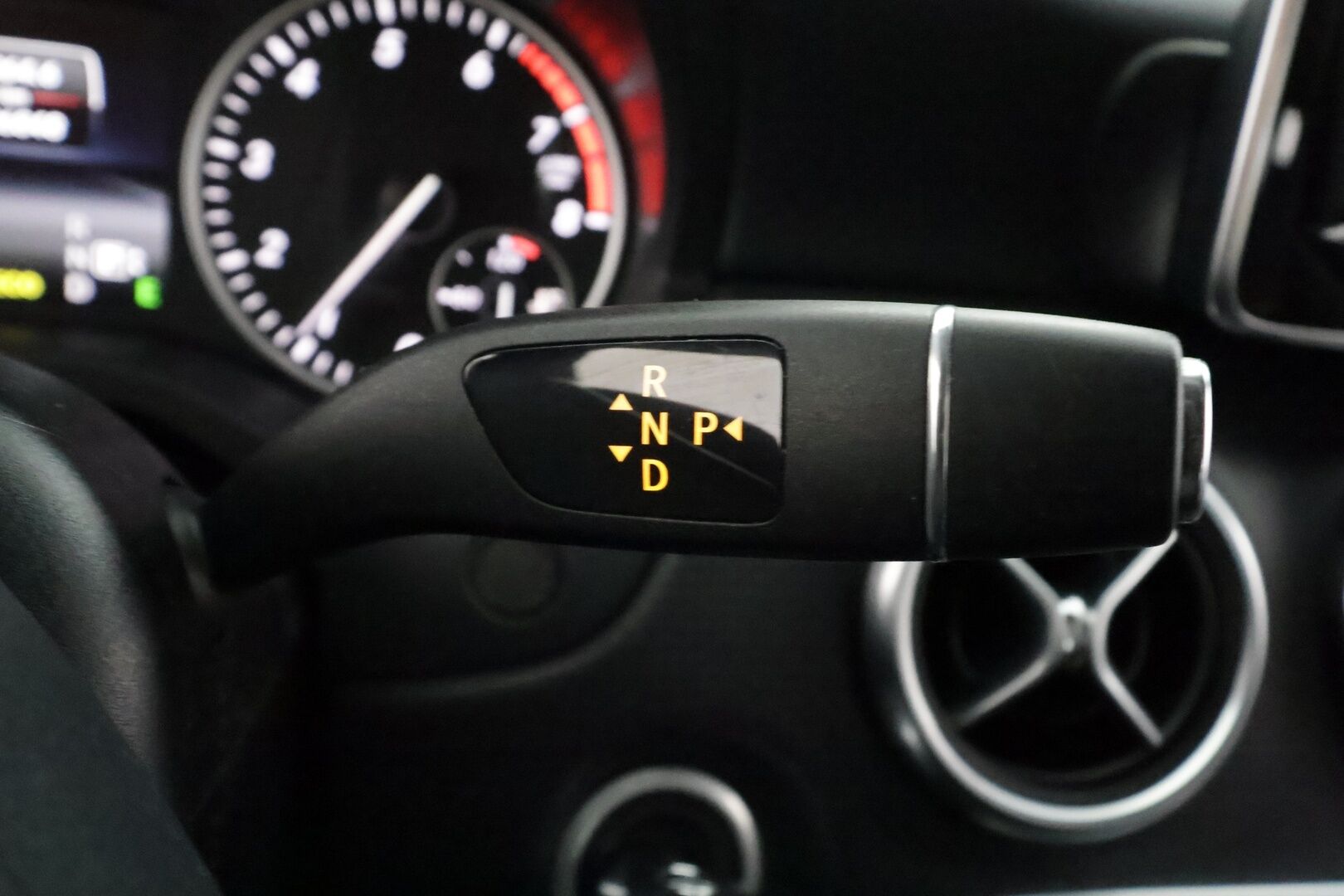 Mercedes-Benz A 2014 180 BE A Premium Business - | Koukku | Merkkihuollot | Xenon | Puolinahat | Sporttipenkit | P.kamera | Bluetooth | Lohko+sisälämmitin | Vakkari | 2x renkaat aluin | 