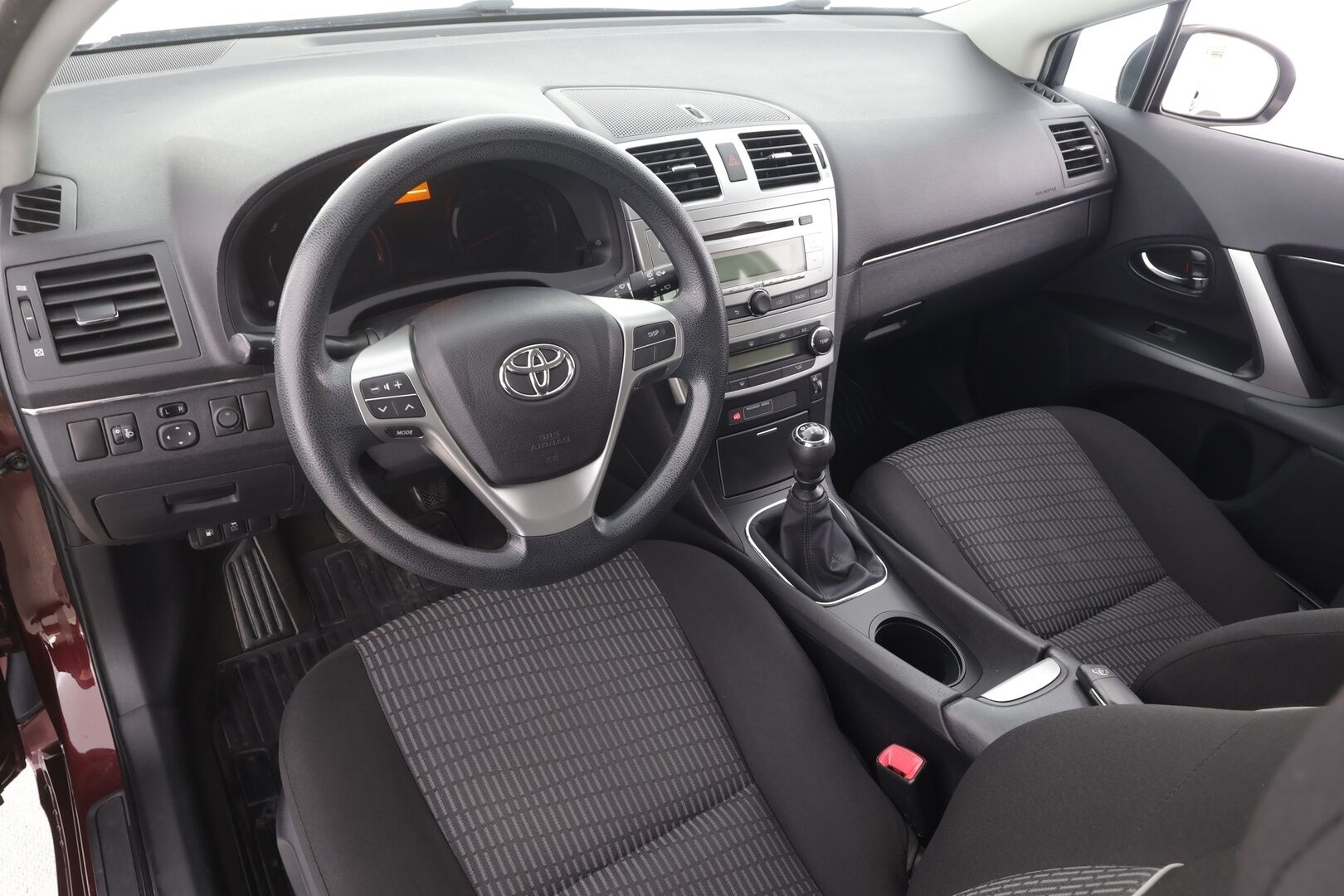 Toyota Avensis 2014 1,6 Valvematic Life Edition Wagon - | P.tutkat | Lohko | Lisävalo | Pyyhkijöiden lämmitys | Suomi-auto | Kahdet Renkaat |