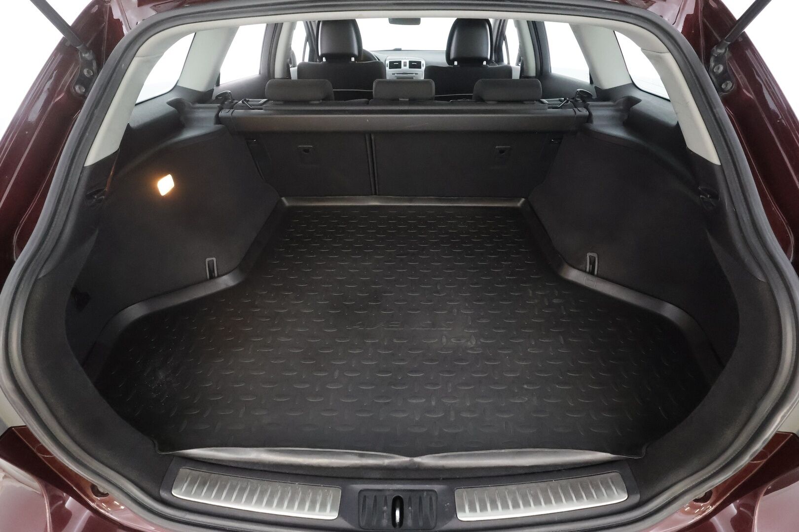 Toyota Avensis 2014 1,6 Valvematic Life Edition Wagon - | P.tutkat | Lohko | Lisävalo | Pyyhkijöiden lämmitys | Suomi-auto | Kahdet Renkaat |