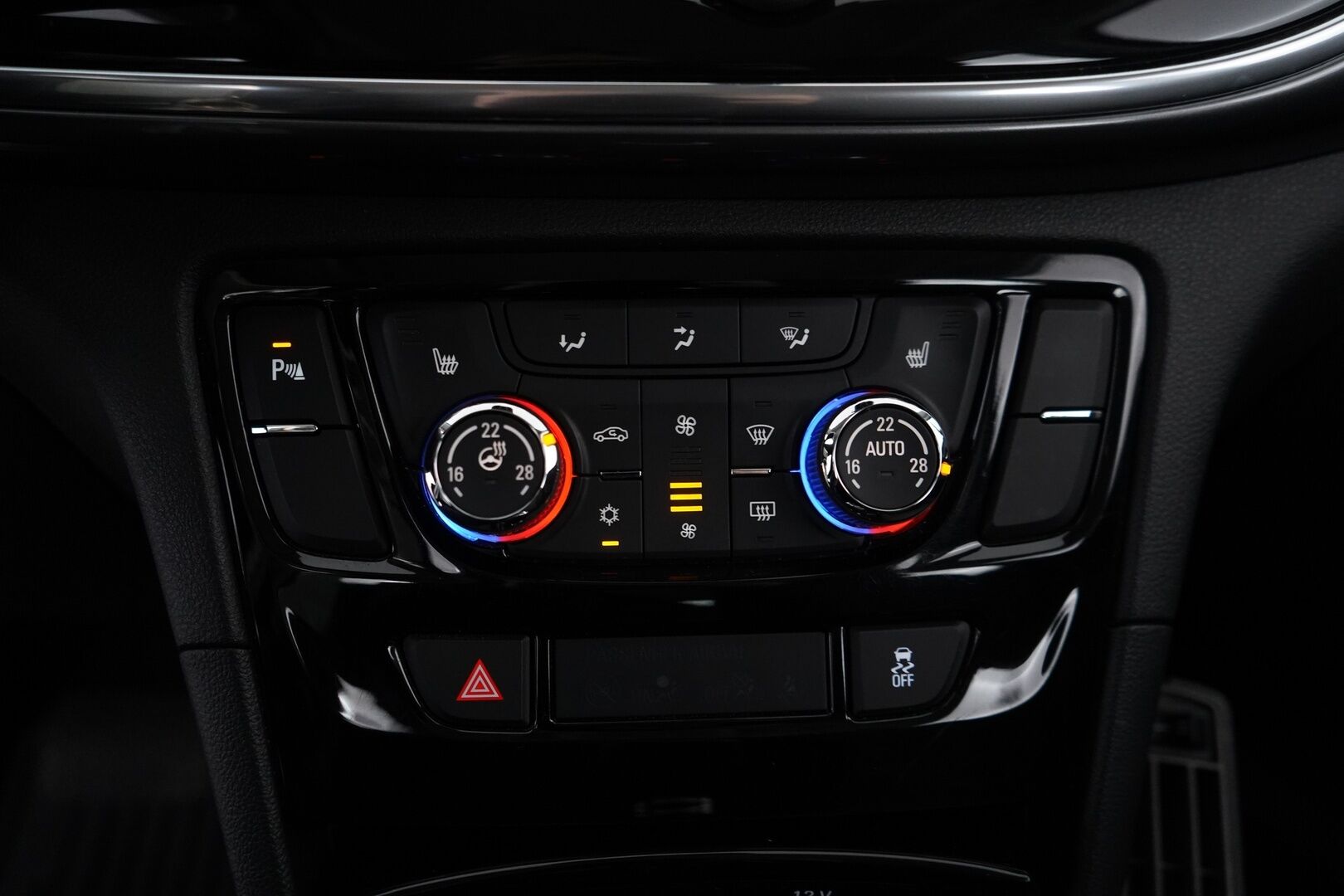 Opel Mokka 2017 X Enjoy 1,4 Turbo ECOTEC 103kW AT6 *Koukku / Tutkat / Cruise / Lohko+sisä / Ratinlämmitin* - Suomi-Auto / Juuri huollettu