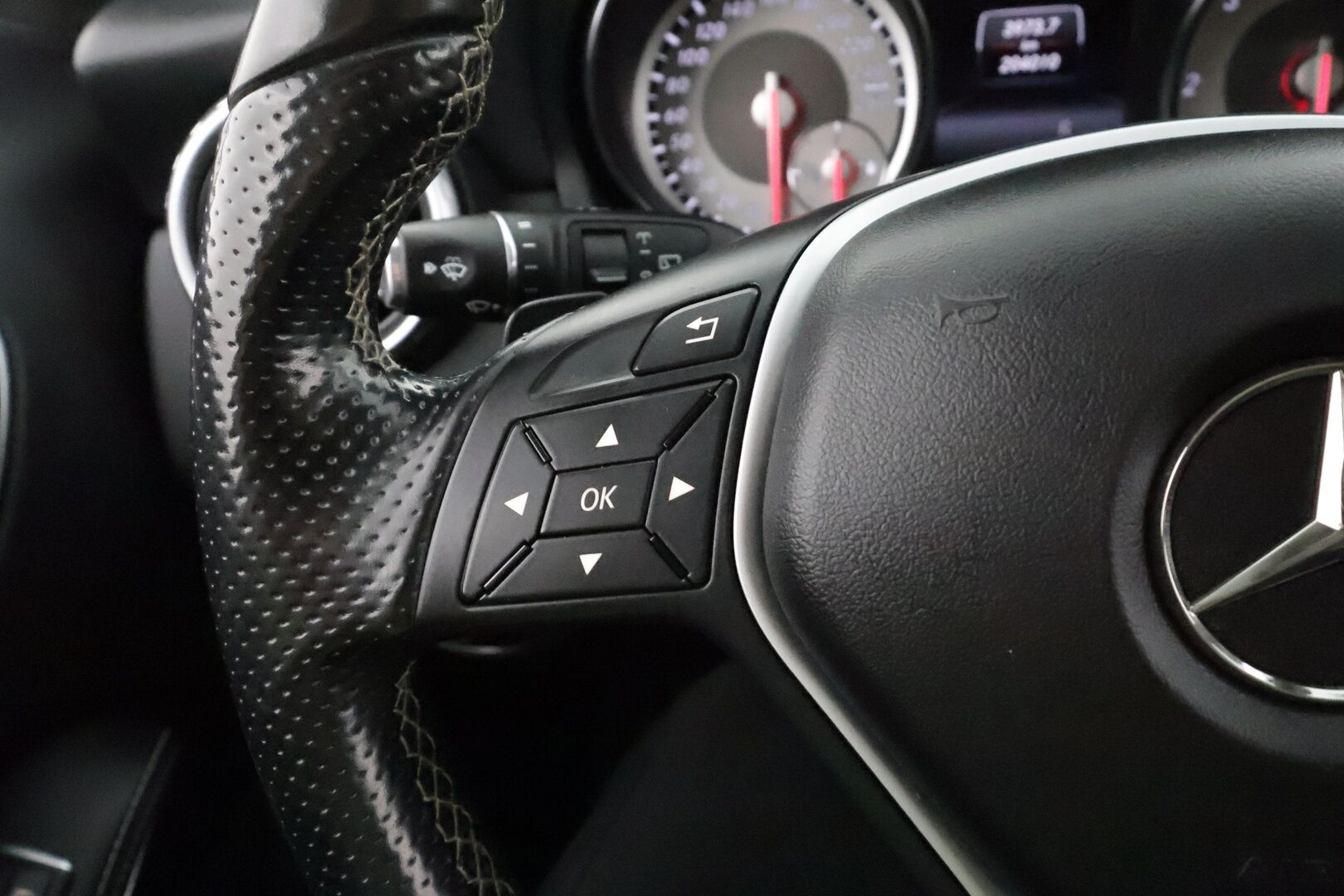 Mercedes-Benz GLA 2015 200 CDI 4Matic A Premium Business * Webasto / Peruutuskamera / Bi-Xenon / Puolinahkasisusta / Vakkari / Sähköluukku! - Suomi-auto / Kahdet renkaat aluvanteilla