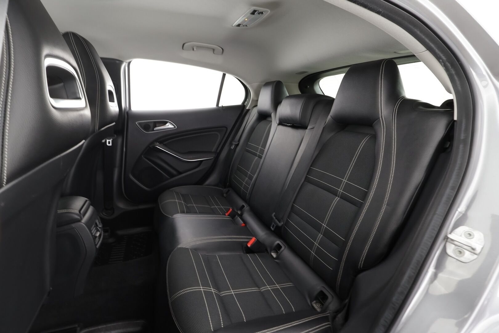 Mercedes-Benz GLA 2015 200 CDI 4Matic A Premium Business * Webasto / Peruutuskamera / Bi-Xenon / Puolinahkasisusta / Vakkari / Sähköluukku! - Suomi-auto / Kahdet renkaat aluvanteilla