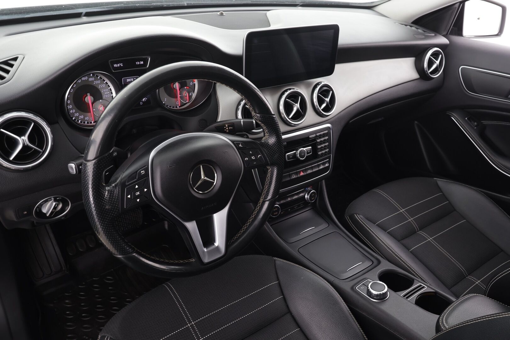 Mercedes-Benz GLA 2015 200 CDI 4Matic A Premium Business * Webasto / Peruutuskamera / Bi-Xenon / Puolinahkasisusta / Vakkari / Sähköluukku! - Suomi-auto / Kahdet renkaat aluvanteilla