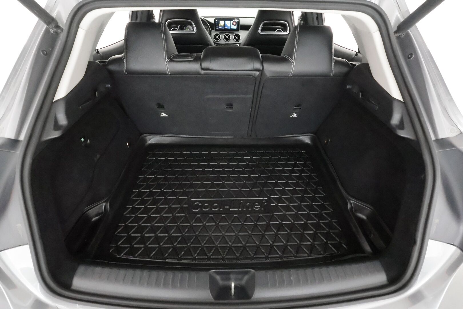 Mercedes-Benz GLA 2015 200 CDI 4Matic A Premium Business * Webasto / Vakkari / P.kamera / Bi-Xenon / Sähköluukku / Puolinahat * - Suomi-auto / Kahdet renkaat aluvanteilla