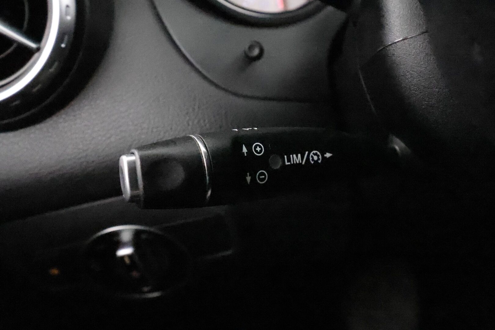 Mercedes-Benz GLA 2015 200 CDI 4Matic A Premium Business * Webasto / Vakkari / P.kamera / Bi-Xenon / Sähköluukku / Puolinahat * - Suomi-auto / Kahdet renkaat aluvanteilla