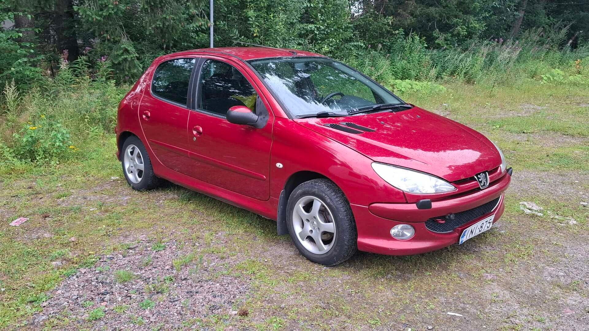 Peugeot 206 2005 4D 206 HATCHBACK 1.4I *YritysOutlet - Myydään vain yrityksille* - Myydään korjattavaksi. Öljy ja jäähdytinnesteet sekaisin