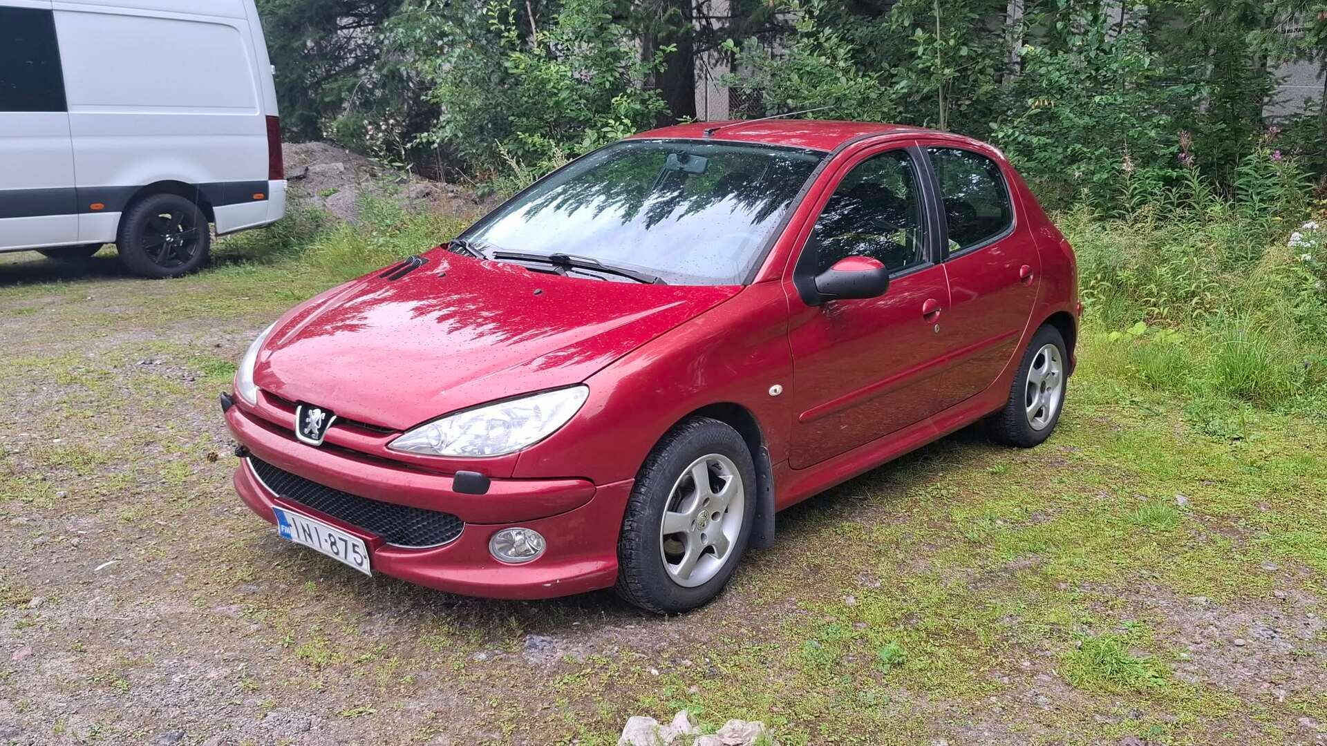 Peugeot 206 2005 4D 206 HATCHBACK 1.4I *YritysOutlet - Myydään vain yrityksille* - Myydään korjattavaksi. Öljy ja jäähdytinnesteet sekaisin