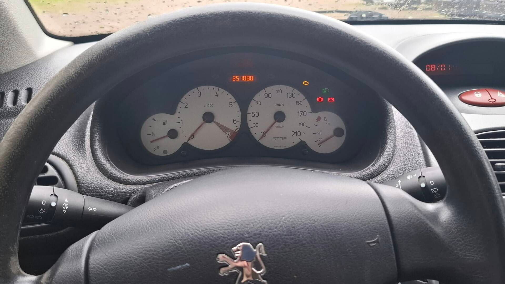 Peugeot 206 2005 4D 206 HATCHBACK 1.4I *YritysOutlet - Myydään vain yrityksille* - Myydään korjattavaksi. Öljy ja jäähdytinnesteet sekaisin