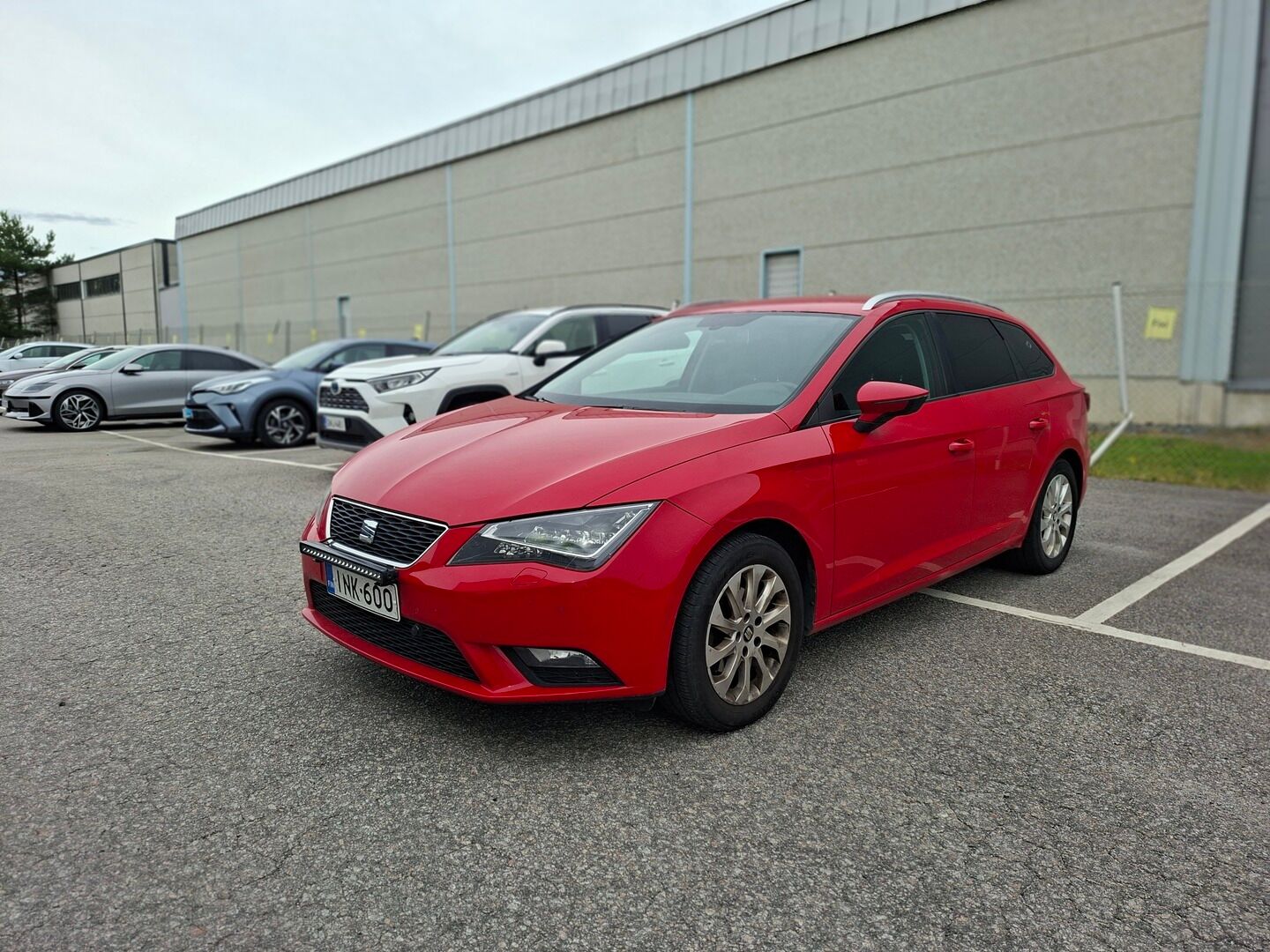 Seat Leon ST 2014 1,2 TSI 105 Style DSG - Suomiauto | Lohko&Sisäpistoke | Vakkari | LED | Peruutustutkat | 2x Renkaat Aluvantein | Jakopää tehty!
