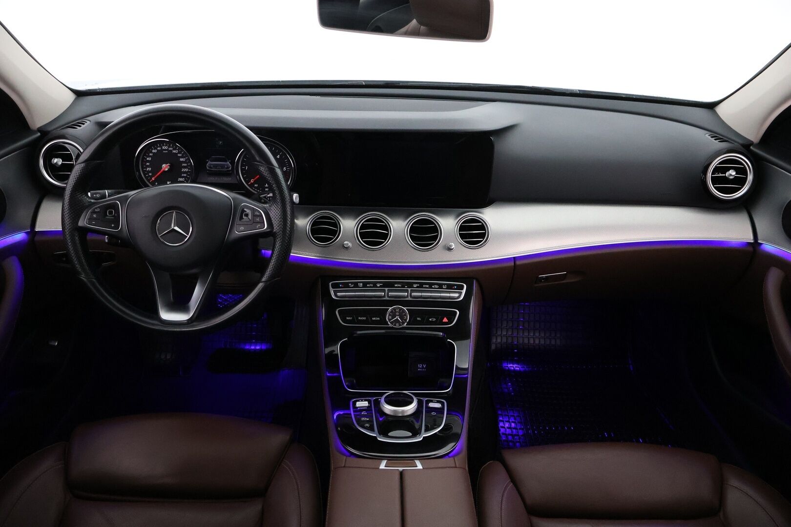 Mercedes-Benz E 2017 200 d A Premium Business - Ruskea Nahkasisusta / Peruutuskamera / Vakkari / Lohkolämmitin / Navi / Suomiauto / Juuri saapunut Tampereelle!