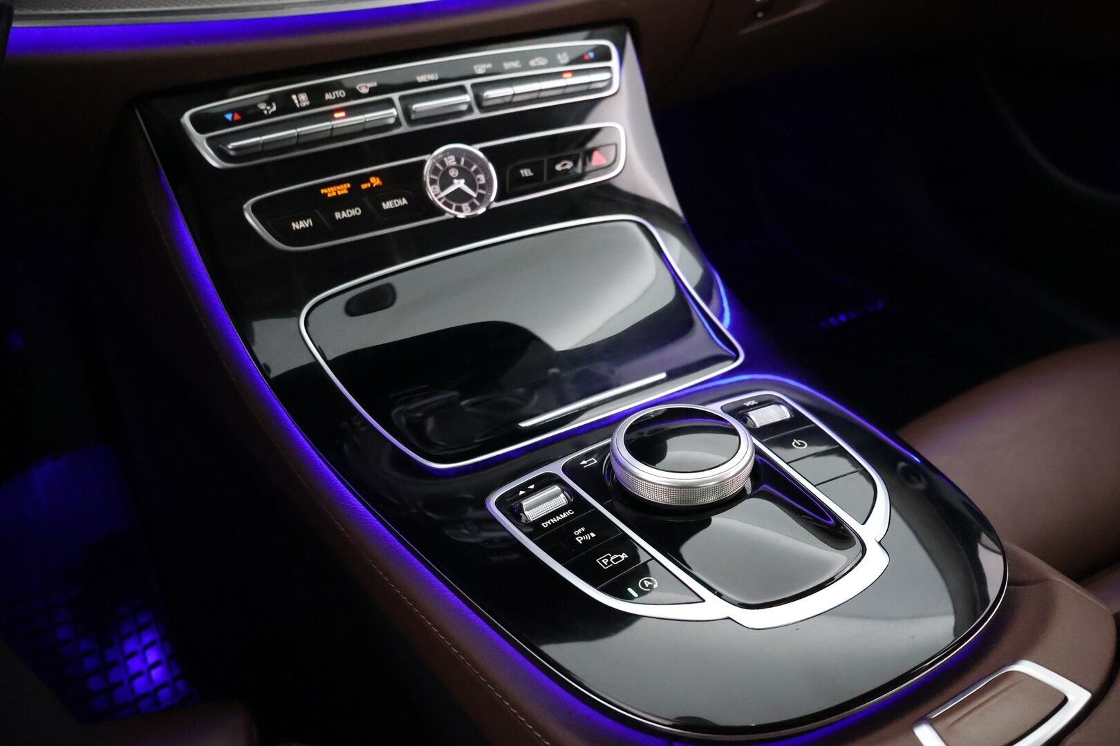 Mercedes-Benz E 2017 200 d A Premium Business - Ruskea Nahkasisusta / Peruutuskamera / Vakkari / Lohkolämmitin / Navi / Suomiauto / Juuri saapunut Tampereelle!