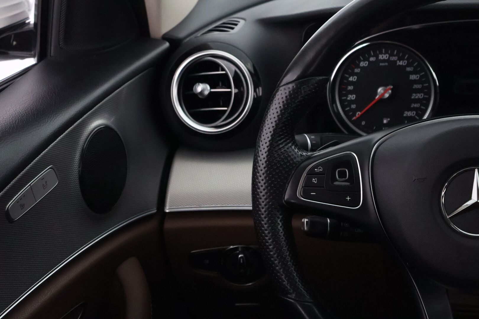 Mercedes-Benz E 2017 200 d A Premium Business - Ruskea Nahkasisusta / Peruutuskamera / Vakkari / Lohkolämmitin / Navi / Suomiauto / Juuri saapunut Tampereelle!