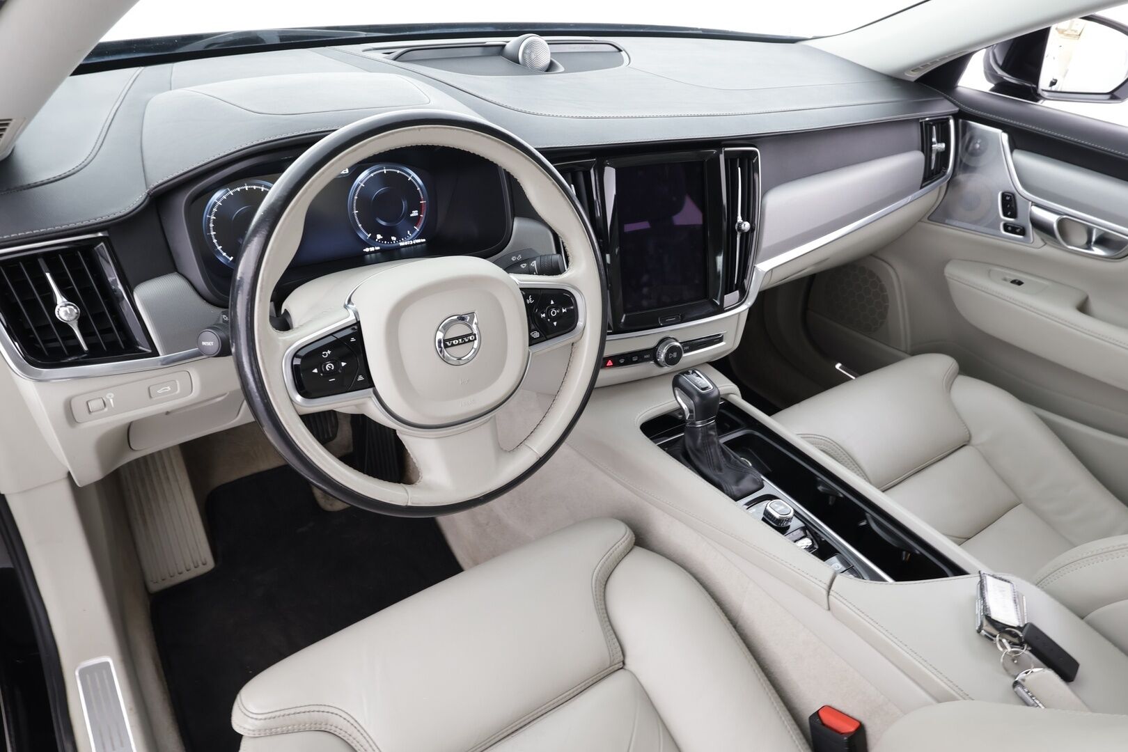 Volvo S90 2017 D5 AWD Inscription aut * Pilot assist / Pa-Lisälämmitin / Koukku / Blis / Muistipenkit / B&W / High level LED * - Merkkihuollettu / Suomi-auto / Kahdet Renkaat