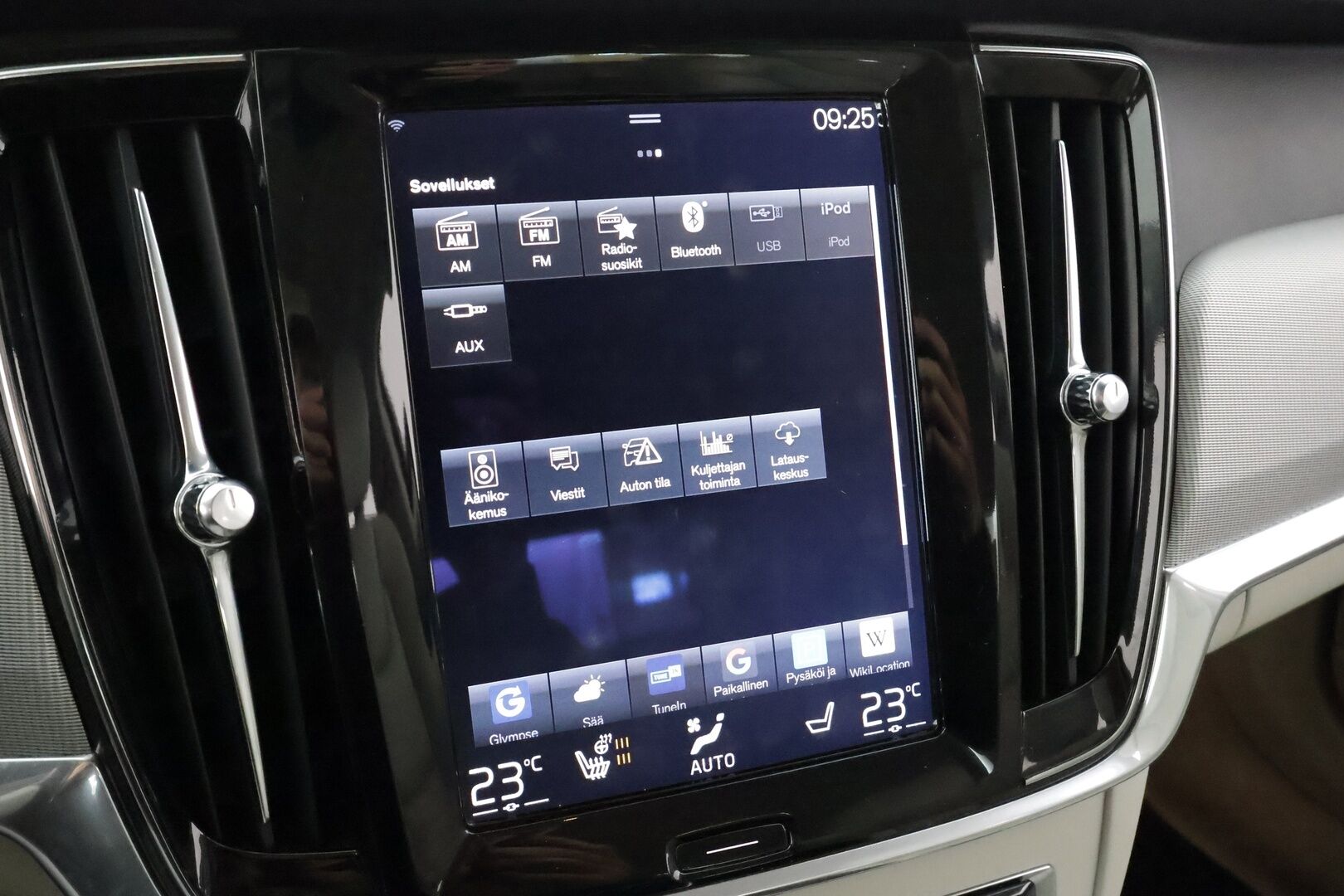 Volvo S90 2017 D5 AWD Inscription aut * Pilot assist / Pa-Lisälämmitin / Koukku / Blis / Muistipenkit / B&W / High level LED * - Merkkihuollettu / Suomi-auto / Kahdet Renkaat