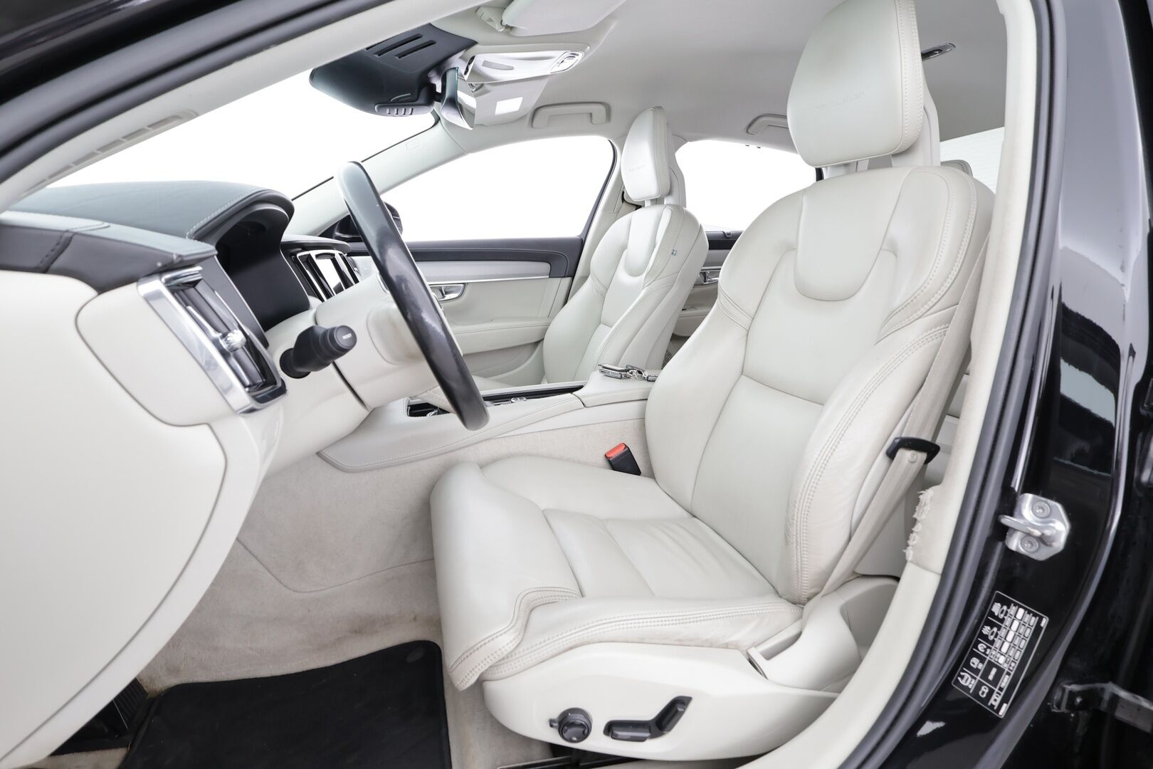 Volvo S90 2017 D5 AWD Inscription aut * Pilot assist / Pa-Lisälämmitin / Koukku / Blis / Muistipenkit / B&W / High level LED * - Merkkihuollettu / Suomi-auto / Kahdet Renkaat