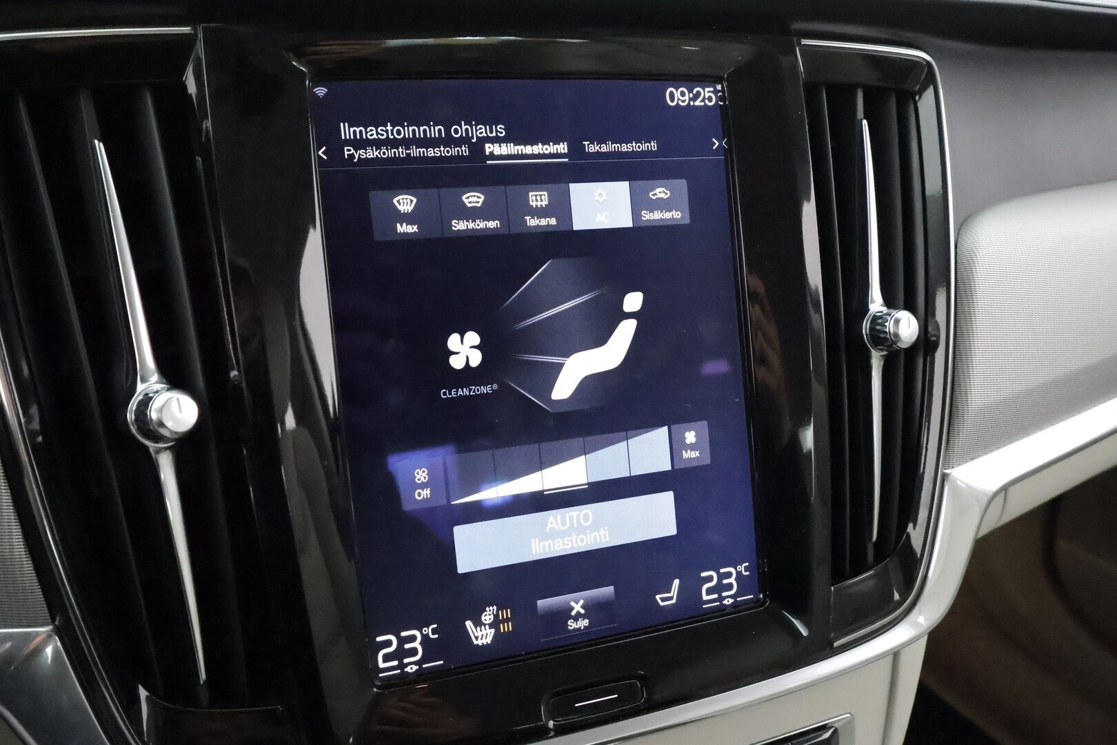 Volvo S90 2017 D5 AWD Inscription aut * Pilot assist / Pa-Lisälämmitin / Koukku / Blis / Muistipenkit / B&W / High level LED * - Merkkihuollettu / Suomi-auto / Kahdet Renkaat