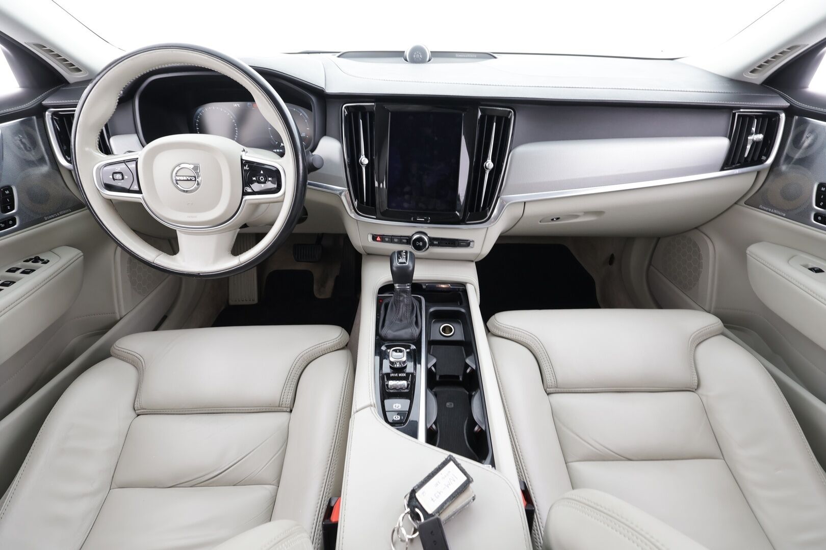 Volvo S90 2017 D5 AWD Inscription aut * Pilot assist / Pa-Lisälämmitin / Koukku / Blis / Muistipenkit / B&W / High level LED * - Merkkihuollettu / Suomi-auto / Kahdet Renkaat