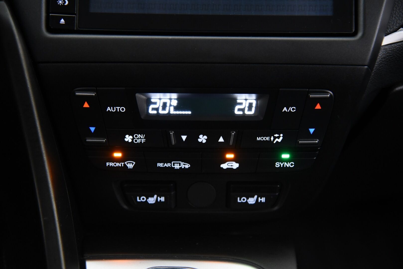 Honda Civic 2017 Tourer 1,8i Elegance Plus / P. Kamera / Navi / Merkkihuollettu / Vakkari / 2x Renkaat - Suomi-auto täydellisellä merkkiliikkeen huoltokirjalla!