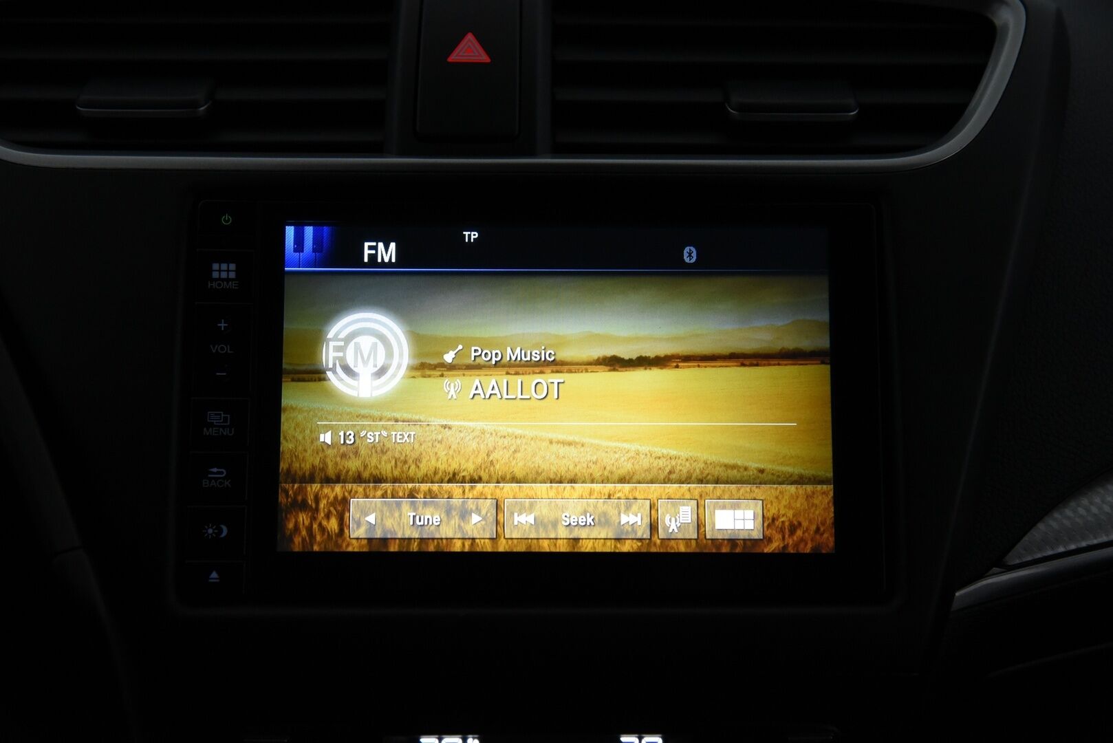 Honda Civic 2017 Tourer 1,8i Elegance Plus / P. Kamera / Navi / Merkkihuollettu / Vakkari / 2x Renkaat - Suomi-auto täydellisellä merkkiliikkeen huoltokirjalla!