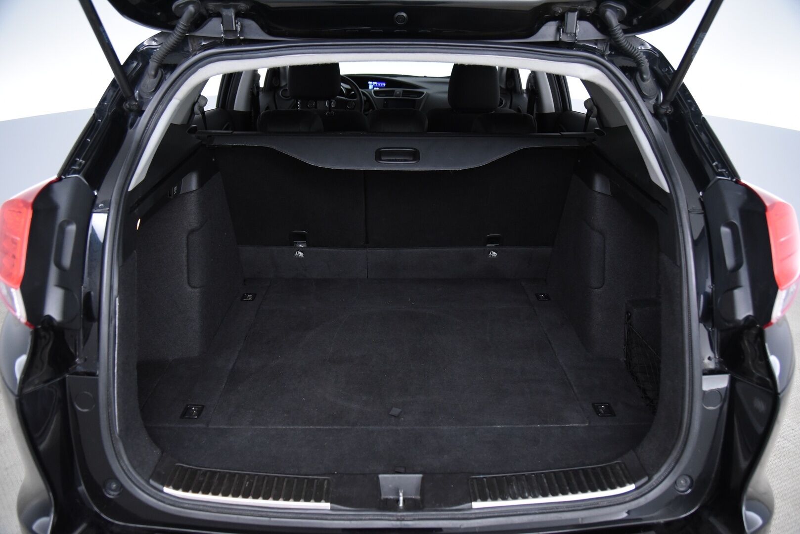 Honda Civic 2017 Tourer 1,8i Elegance Plus / P. Kamera / Navi / Merkkihuollettu / Vakkari / 2x Renkaat - Suomi-auto täydellisellä merkkiliikkeen huoltokirjalla!