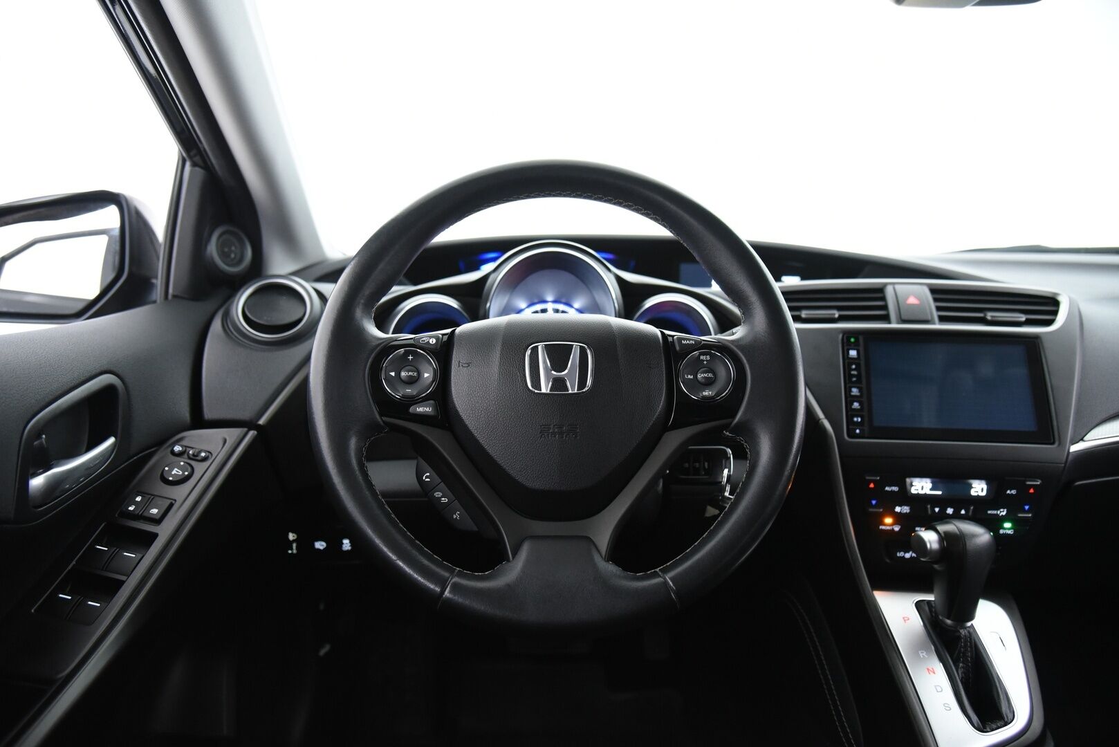 Honda Civic 2017 Tourer 1,8i Elegance Plus / P. Kamera / Navi / Merkkihuollettu / Vakkari / 2x Renkaat - Suomi-auto täydellisellä merkkiliikkeen huoltokirjalla!