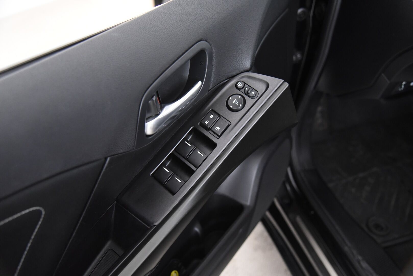 Honda Civic 2017 Tourer 1,8i Elegance Plus / P. Kamera / Navi / Merkkihuollettu / Vakkari / 2x Renkaat - Suomi-auto täydellisellä merkkiliikkeen huoltokirjalla!