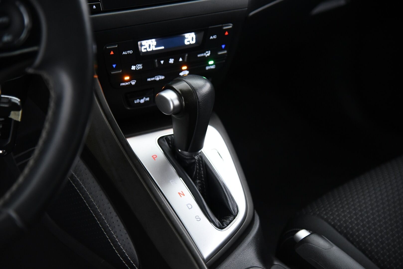 Honda Civic 2017 Tourer 1,8i Elegance Plus / P. Kamera / Navi / Merkkihuollettu / Vakkari / 2x Renkaat - Suomi-auto täydellisellä merkkiliikkeen huoltokirjalla!